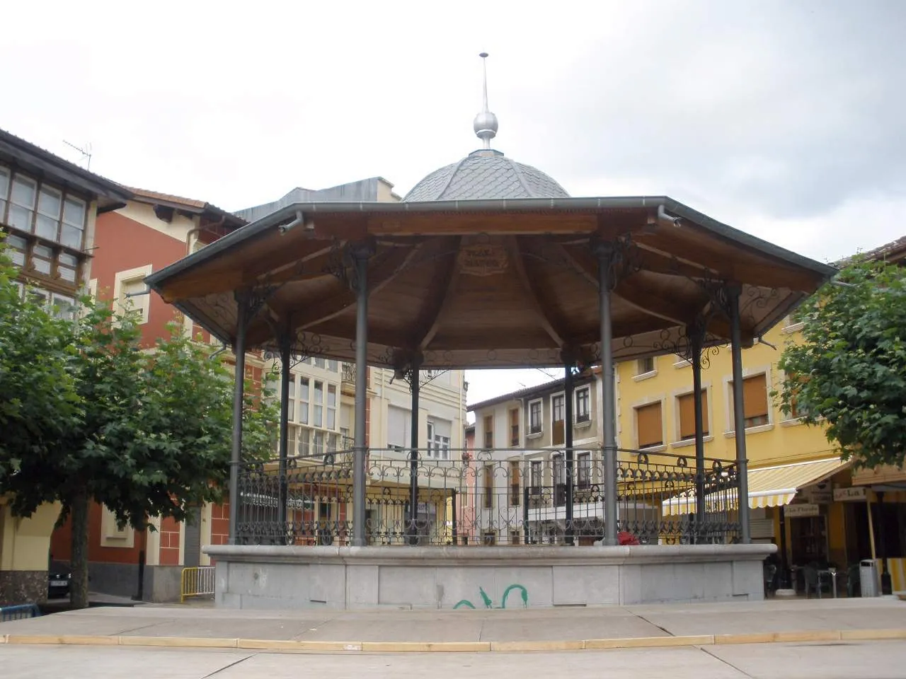 El quiosco de la música en el centro de Ampuero
